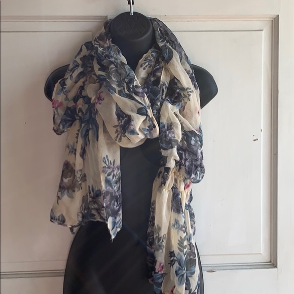 Scarf - Picture 1 of 3